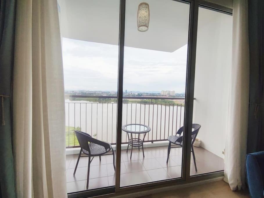 Muji Homestay Kuching Scenic View 2 Bedrooms Entire Apartment Exterior foto