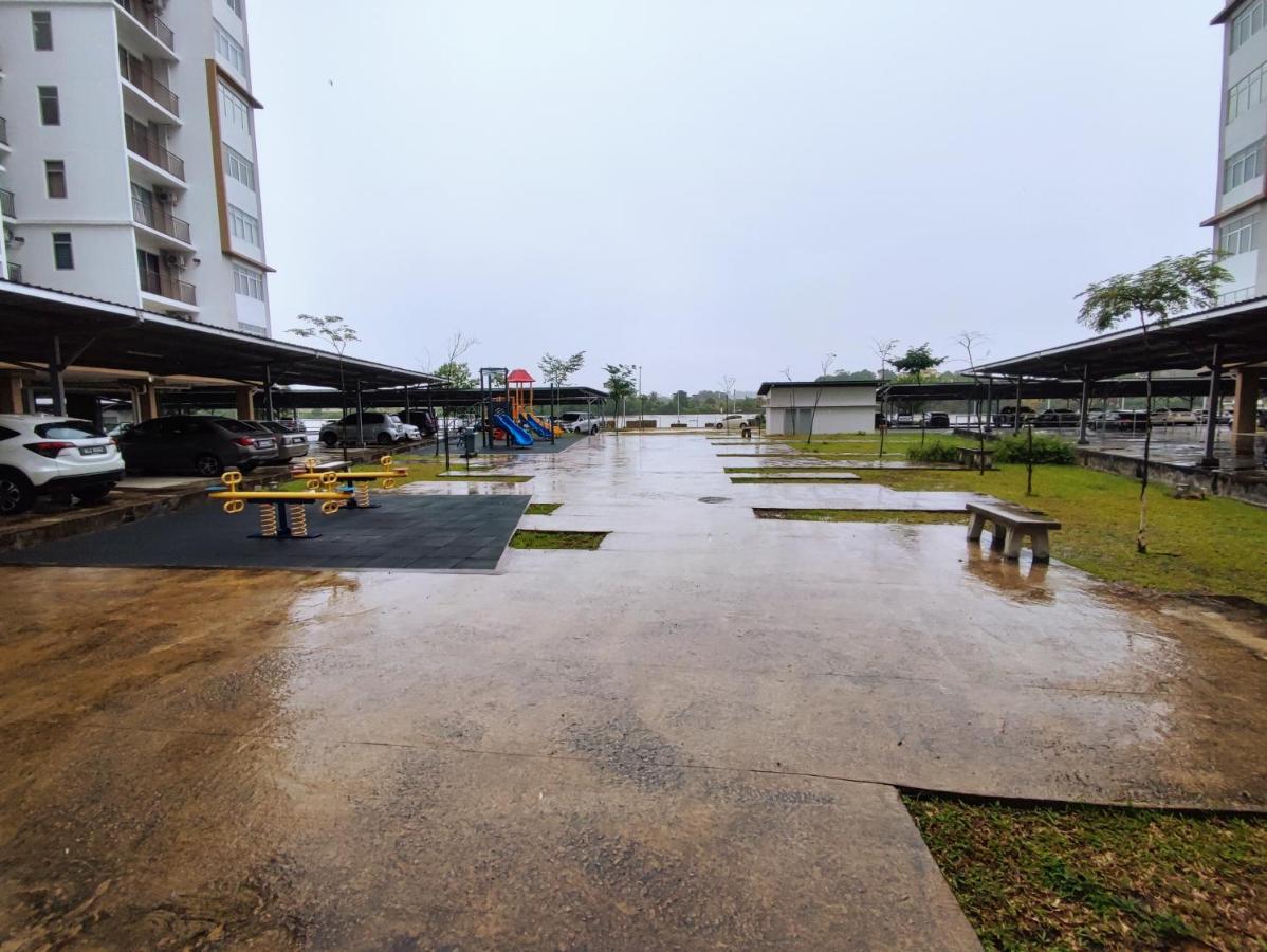 Muji Homestay Kuching Scenic View 2 Bedrooms Entire Apartment Exterior foto